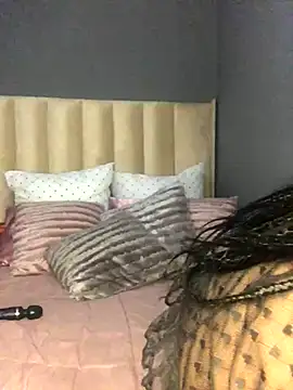 Nicole Liam  online show from October 4, 2025, 9:35 pm