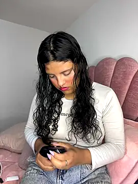 tati  22 online show from November 27, 2025, 4:53 pm