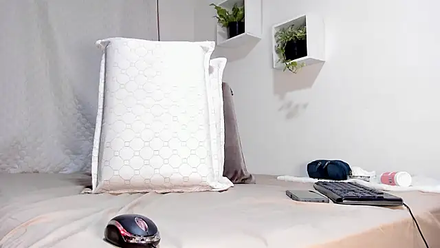 Aronxxs online show from February 24, 2025, 9:21 am