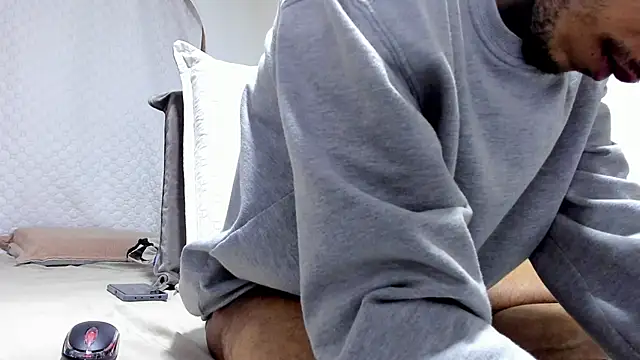 Aronxxs online show from February 27, 2025, 11:10 am