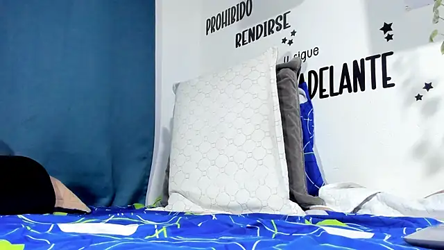 Aronxxs online show from November 15, 2025, 9:06 am