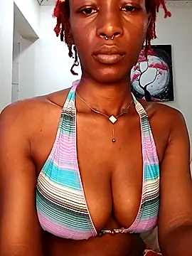 Snapshot of Ayrella02 chatting on November 14, 2025, 12:20 am Ayrella02 online show from November 14, 2025, 12:20 am