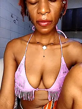 Snapshot of Ayrella02 chatting on December 3, 2025, 1:13 am Ayrella02 online show from December 3, 2025, 1:13 am