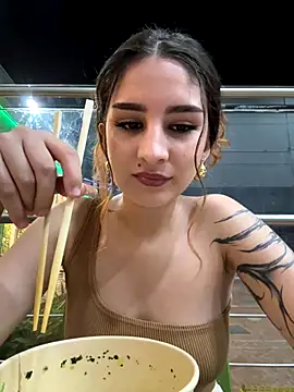 Mon Cherry online show from September 19, 2025, 1:07 am