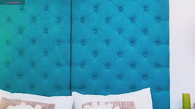 LunaWills  online show from November 26, 2025, 5:41 am