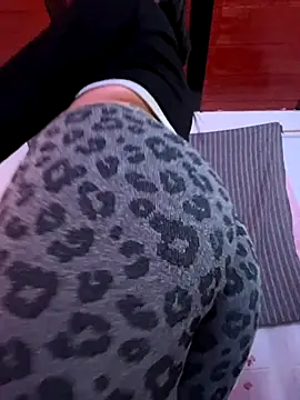 Snapshot of CieloTaylor chatting on November 19, 2025, 11:27 pm CieloTaylor online show from November 19, 2025, 11:27 pm