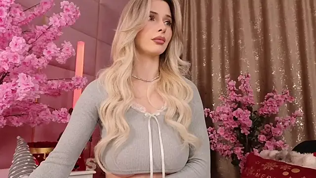 Elliblue online show from December 16, 2025, 10:37 pm