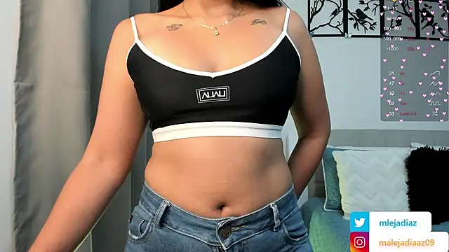 MalejaDiaz  online show from February 25, 2025, 8:30 pm