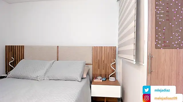 MalejaDiaz  online show from October 10, 2025, 4:06 pm