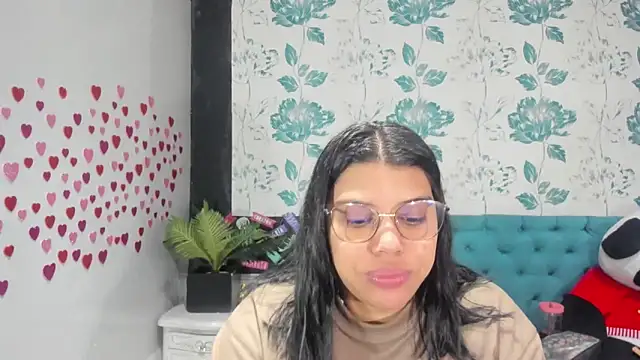 LindaBreeS online show from February 6, 2025, 2:04 pm