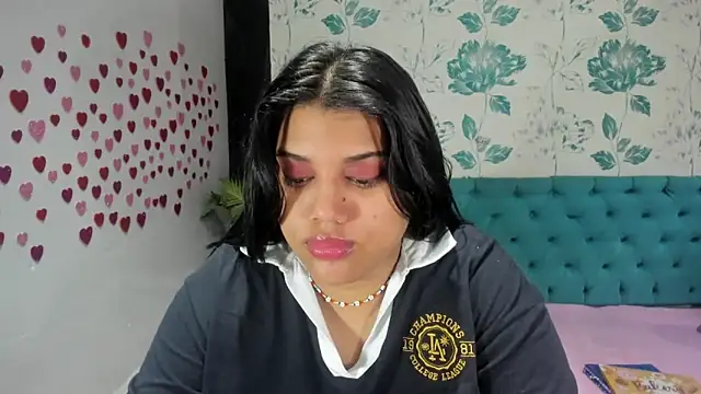 LindaBreeS online show from February 7, 2025, 7:59 pm