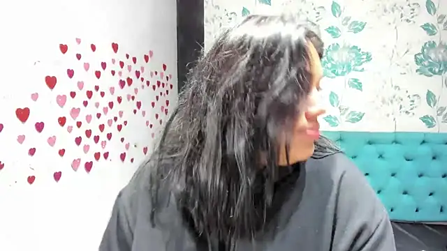 LindaBreeS online show from March 7, 2025, 5:06 pm