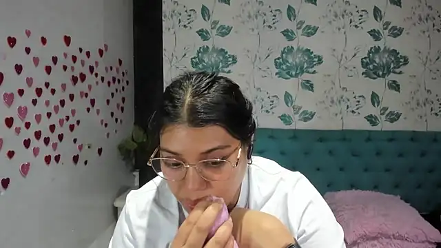 LindaBreeS online show from March 16, 2025, 7:17 pm