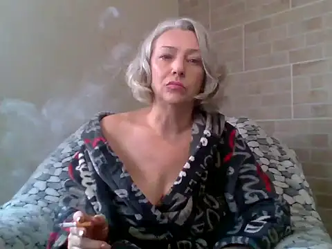 Lorie Carrie online show from December 15, 2025, 10:41 am