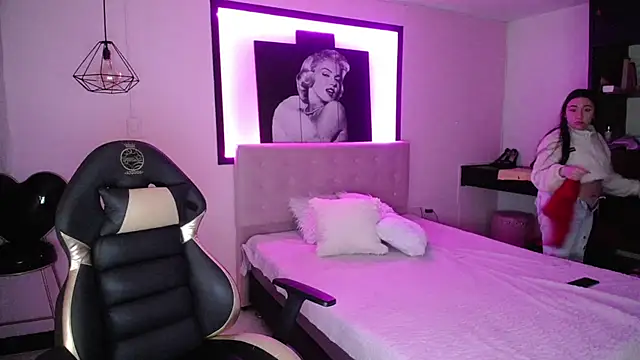 Andrea Ramos online show from December 11, 2024, 2:30 am