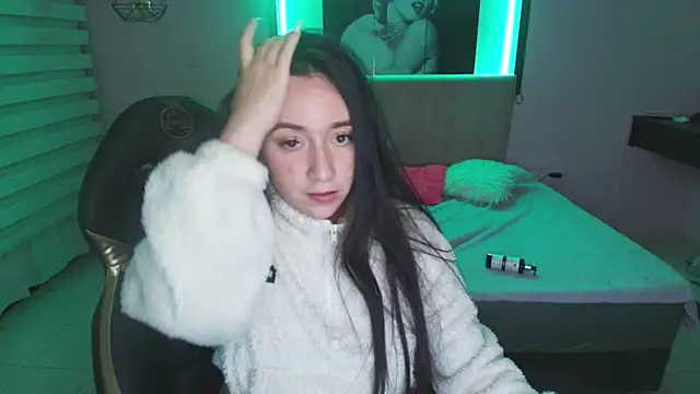 Andrea Ramos online show from February 26, 2025, 11:59 pm