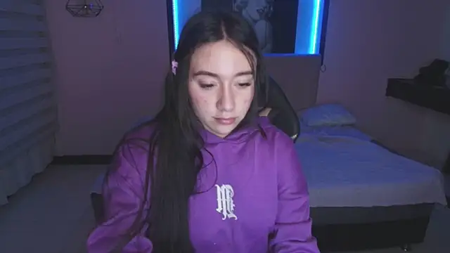 Andrea Ramos online show from March 6, 2025, 7:36 am