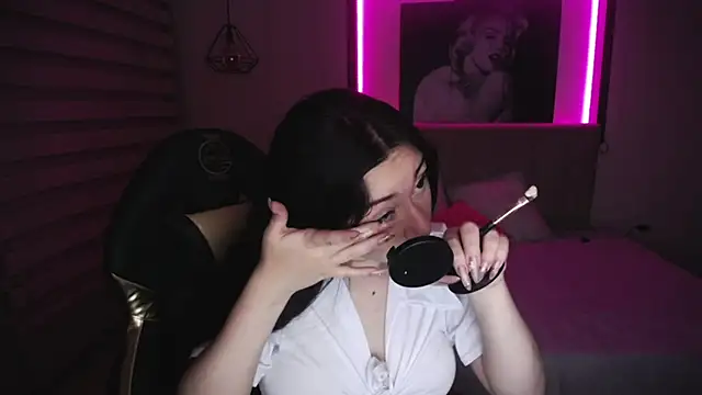 Andrea Ramos online show from March 11, 2025, 2:54 am