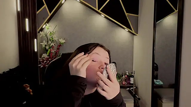 almma shy online show from September 10, 2025, 1:22 pm