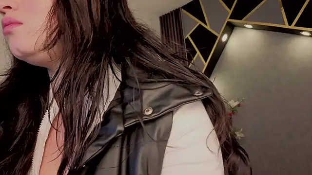 almma shy online show from September 12, 2025, 1:11 pm