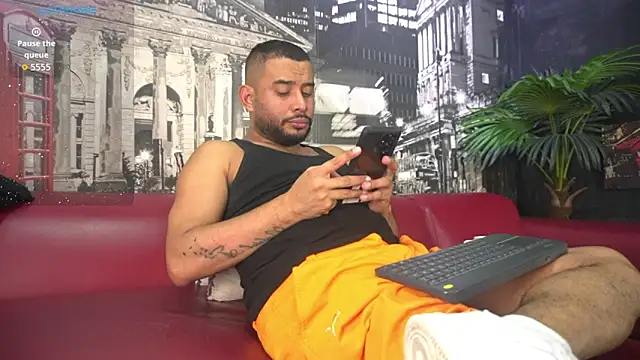 Snapshot of THIAGOXBIG chatting on October 29, 2025, 10:00 pm THIAGOXBIG online show from October 29, 2025, 10:00 pm