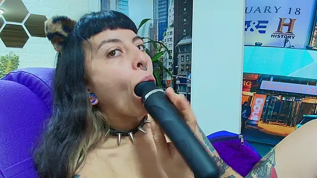 Naughty Kittenm online show from March 7, 2025, 1:29 pm