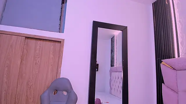 laurem-paulette online show from October 13, 2025, 7:58 pm