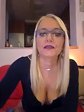 kikkastar online show from November 2, 2025, 8:44 pm