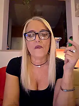 kikkastar online show from November 4, 2025, 8:41 pm