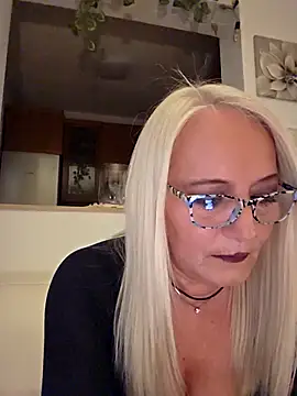 kikkastar online show from November 28, 2025, 8:55 pm