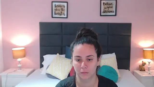 MadisonJenner online show from February 1, 2025, 11:43 am