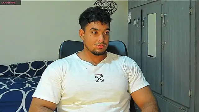 Snapshot of Big_furry_bear13 chatting on December 17, 2024, 4:12 am Big furry bear13 online show from December 17, 2024, 4:12 am