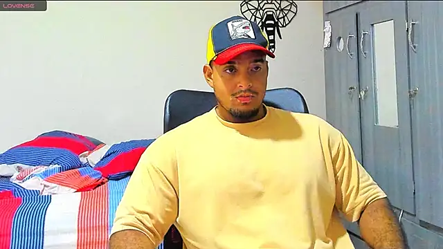 Snapshot of Big_furry_bear13 chatting on December 28, 2024, 5:12 am Big furry bear13 online show from December 28, 2024, 5:12 am