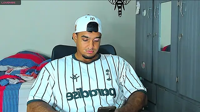 Snapshot of Big_furry_bear13 chatting on December 29, 2024, 4:05 am Big furry bear13 online show from December 29, 2024, 4:05 am