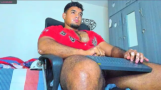 Snapshot of Big_furry_bear13 chatting on December 29, 2024, 7:06 am Big furry bear13 online show from December 29, 2024, 7:06 am