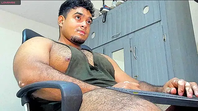 Snapshot of Big_furry_bear13 chatting on January 9, 2025, 4:30 am Big furry bear13 online show from January 9, 2025, 4:30 am