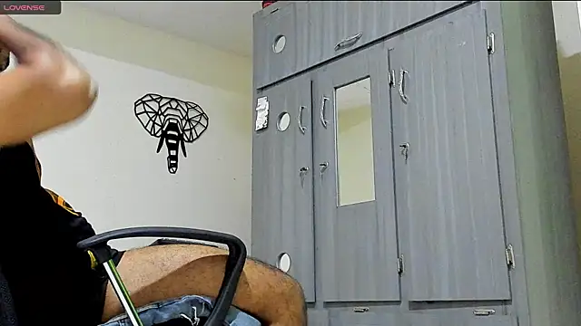 Snapshot of Big_furry_bear13 chatting on January 17, 2025, 5:21 am Big furry bear13 online show from January 17, 2025, 5:21 am