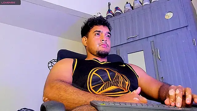 Snapshot of Big_furry_bear13 chatting on February 21, 2025, 4:29 am Big furry bear13 online show from February 21, 2025, 4:29 am