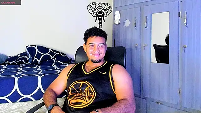 Snapshot of Big_furry_bear13 chatting on February 26, 2025, 7:53 am Big furry bear13 online show from February 26, 2025, 7:53 am