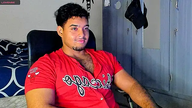 Snapshot of Big_furry_bear13 chatting on March 6, 2025, 5:35 am Big furry bear13 online show from March 6, 2025, 5:35 am