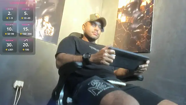 Snapshot of Big_furry_bear13 chatting on October 6, 2025, 10:12 am Big furry bear13 online show from October 6, 2025, 10:12 am