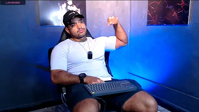 Snapshot of Big_furry_bear13 chatting on October 8, 2025, 6:22 am Big furry bear13 online show from October 8, 2025, 6:22 am