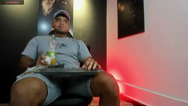 Snapshot of Big_furry_bear13 chatting on October 11, 2025, 10:25 am Big furry bear13 online show from October 11, 2025, 10:25 am