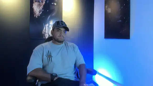 Snapshot of Big_furry_bear13 chatting on October 15, 2025, 5:18 am Big furry bear13 online show from October 15, 2025, 5:18 am