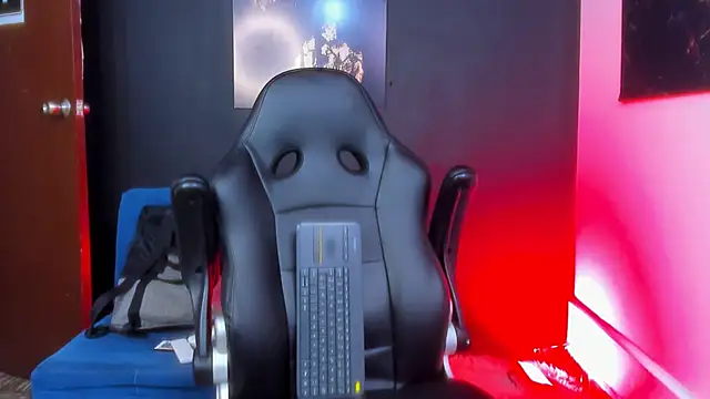 Snapshot of Big_furry_bear13 chatting on October 31, 2025, 5:30 am Big furry bear13 online show from October 31, 2025, 5:30 am