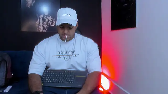 Snapshot of Big_furry_bear13 chatting on November 1, 2025, 5:42 am Big furry bear13 online show from November 1, 2025, 5:42 am