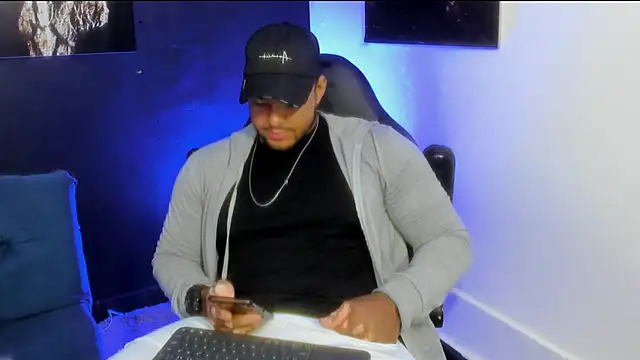 Snapshot of Big_furry_bear13 chatting on November 13, 2025, 12:59 pm Big furry bear13 online show from November 13, 2025, 12:59 pm