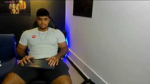 Snapshot of Big_furry_bear13 chatting on November 26, 2025, 8:04 am Big furry bear13 online show from November 26, 2025, 8:04 am