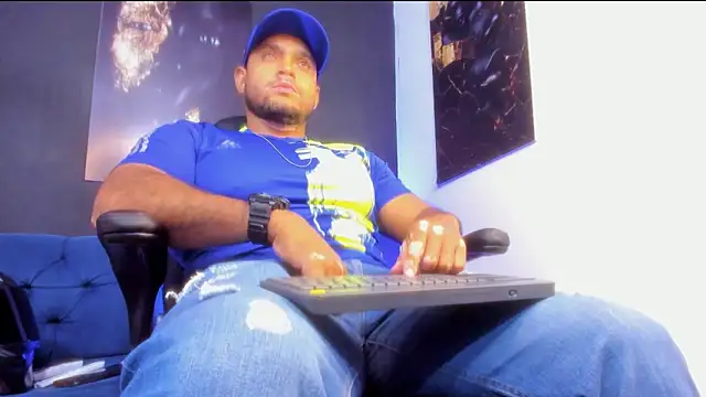 Snapshot of Big_furry_bear13 chatting on November 27, 2025, 5:20 am Big furry bear13 online show from November 27, 2025, 5:20 am