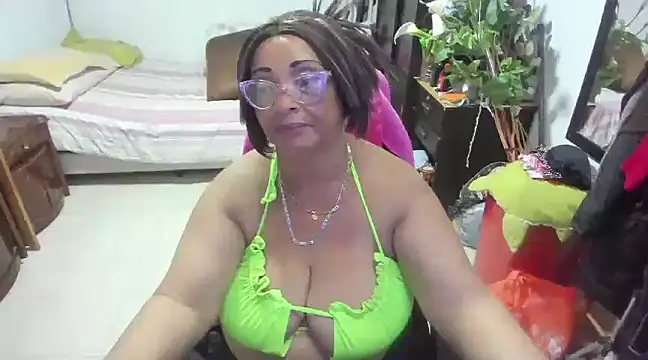 Snapshot of Mrs_mommy_ chatting on January 21, 2025, 12:57 am Mrs mommy online show from January 21, 2025, 12:57 am